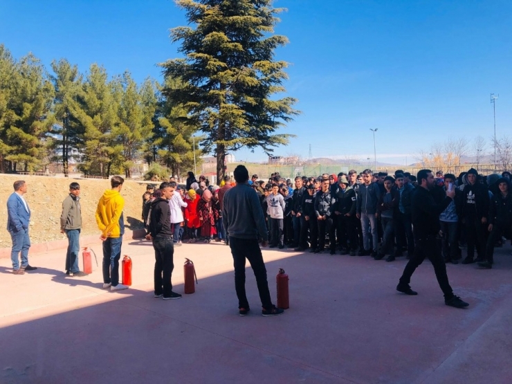 Dicle’de Öğrencilere Yönelik Deprem Ve Yangın Tatbikatı