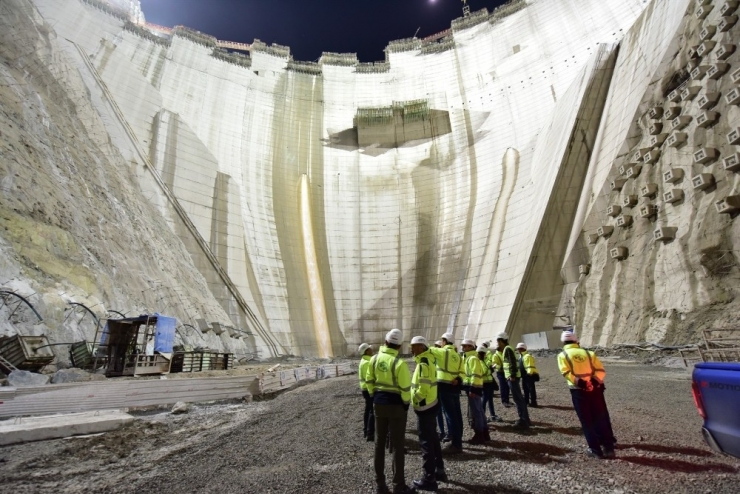 Yusufeli Barajı Yükselmeye Devam Ediyor