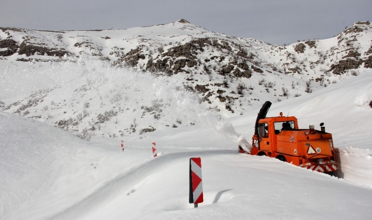 Nemrut Dağı’nın Kar Nedeniyle Kapanan Yolu Açılıyor