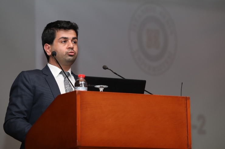 “Komplo Teorileri Virüsten Daha Bulaşıcı”