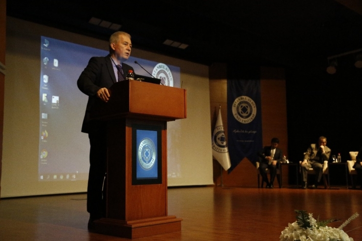 “Komplo Teorileri Virüsten Daha Bulaşıcı”