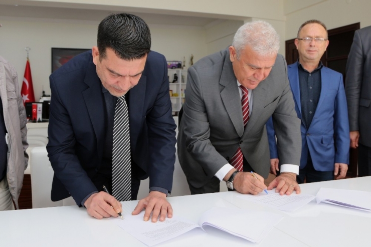 Aydın’da Ehil Ve Ehliyetli Olmayan Ustalar, Artık Mezarlıkta Çalışamayacak