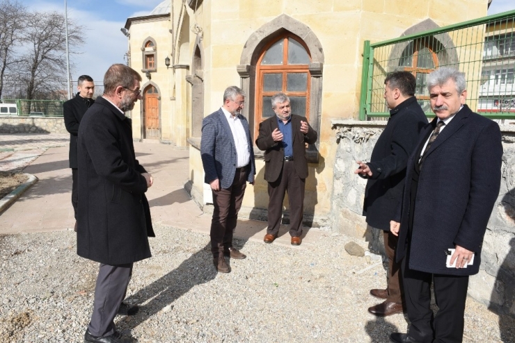 Mezarlıklar Müdürlüğü Ulu Mezarın Yanına Taşınacak