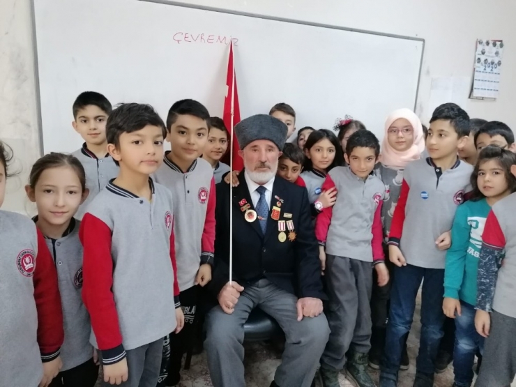 Gaziler, Savaş Anılarını Çocuklara Anlatıyor