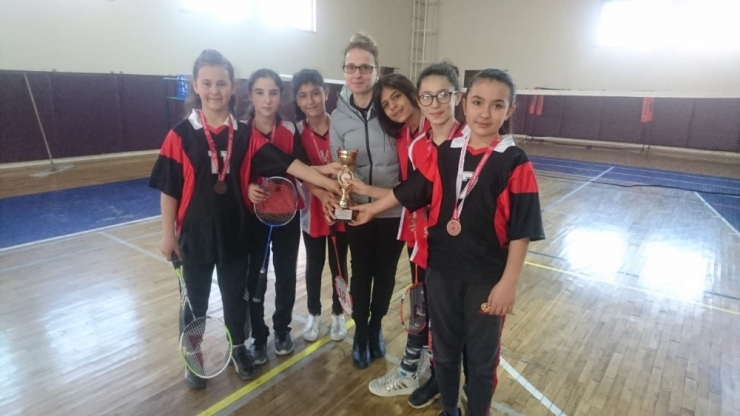 Okullar Arası Küçük Kızlar Badminton İl Birinciliği Müsabakaları Tamamlandı