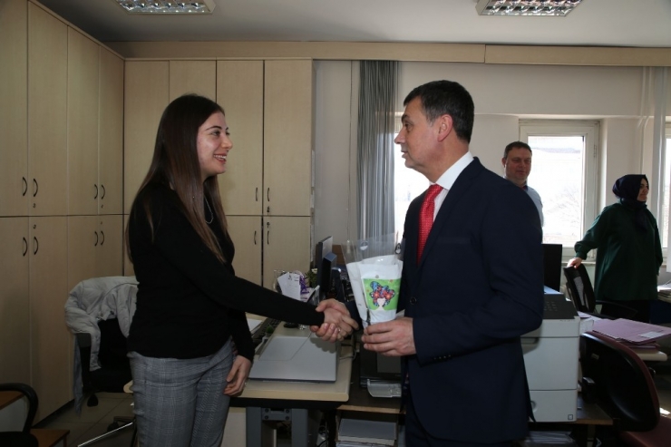 Başkan Şimşek, Kadın Çalışanların Kadınlar Günü’nü Kutladı