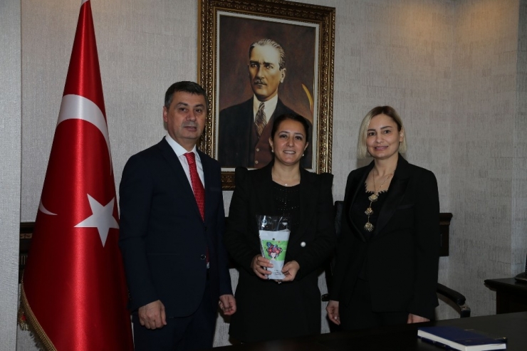 Başkan Şimşek, Kadın Çalışanların Kadınlar Günü’nü Kutladı