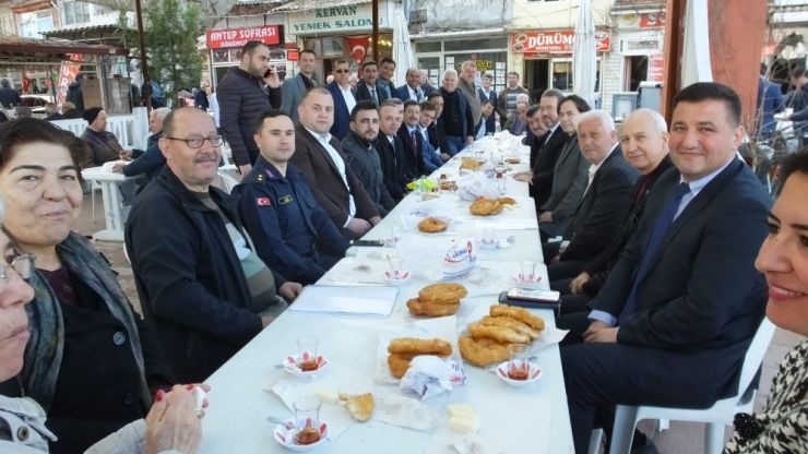 Burhaniyeli Muhtarlar Şehitler İçin Lokma Hayrı Düzenledi