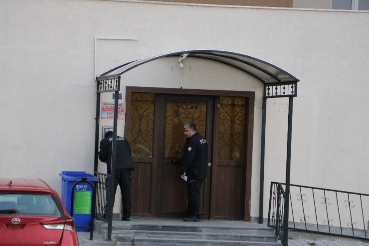 Kız Arkadaşını Silahla Vurduktan Sonra İntihar Etti