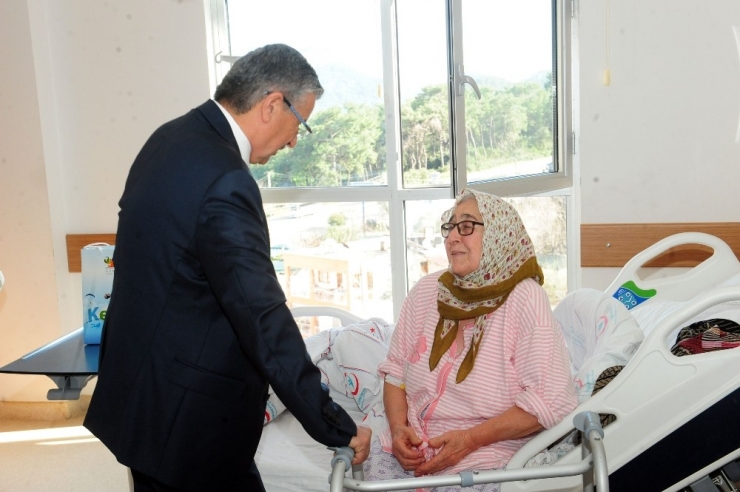 Başkan Topaloğlu’dan Hastalara Geçmiş Olsun Ziyareti