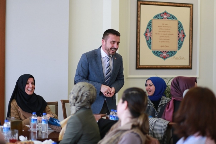 Başkan Tanır Kadın Personelle Yemekte Buluştu
