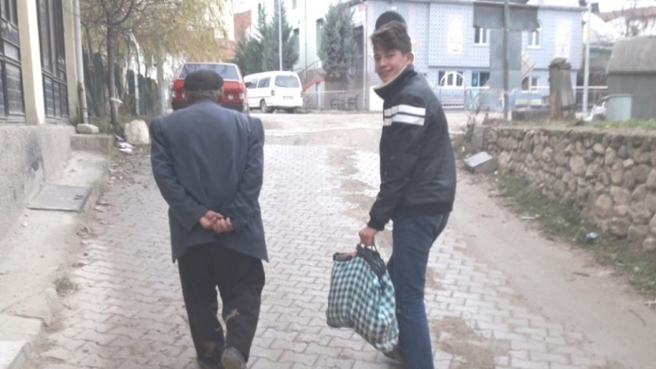 Kimya Alanı Öğrencileri: “Pazar Eşyalarını Biz Taşırız"