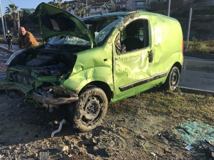 Kuşadası’nda Trafik Kazası: 4 Yaralı