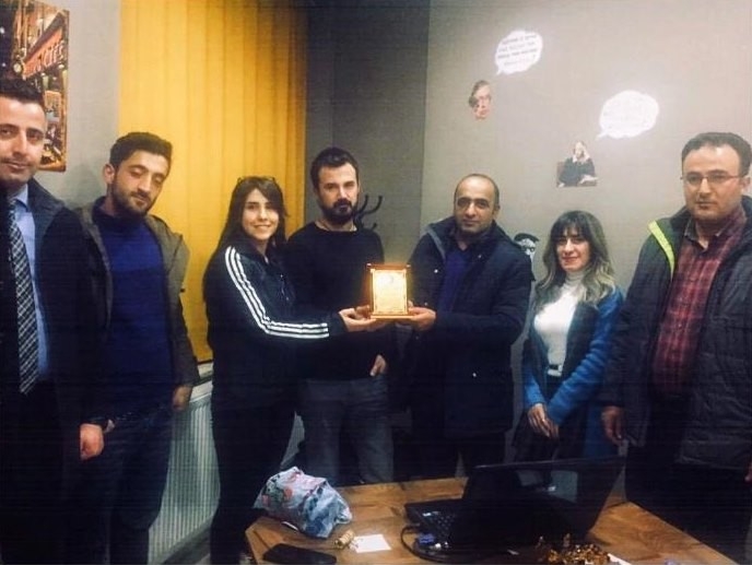 Kızılaydan Duyarlı Esnafa Plaket