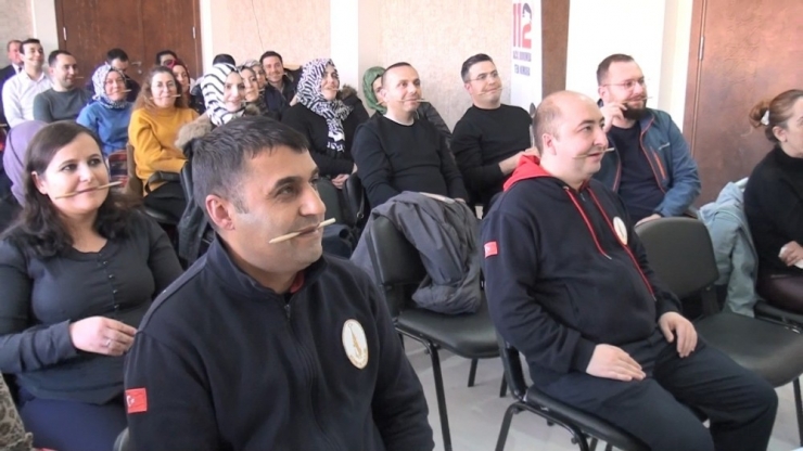 Kütahya’da 112 Acil Çağrı Merkezi Personeline Diksiyon Eğitimi
