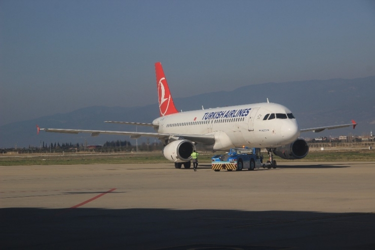 Koca Seyit Havalimanı Uçuş Sayısını Yüzde 52 Artırdı