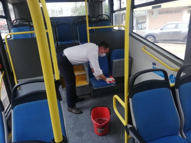 Manisa’da Toplu Ulaşım Araçlarına Temizlik