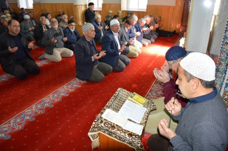 Yörük Türkmenleri Şehitleri Unutmadı