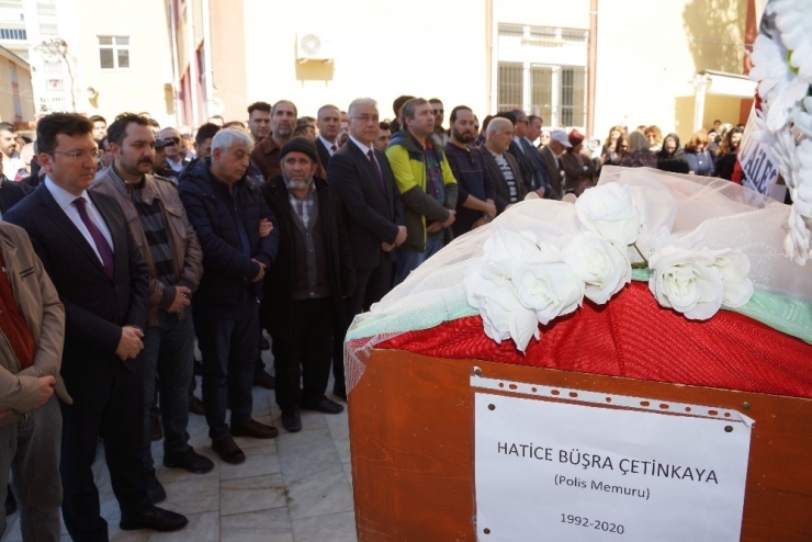 Meslektaşı Tarafından Öldürülen Kadın Polis Son Yolculuğuna Duvağıyla Uğurlandı