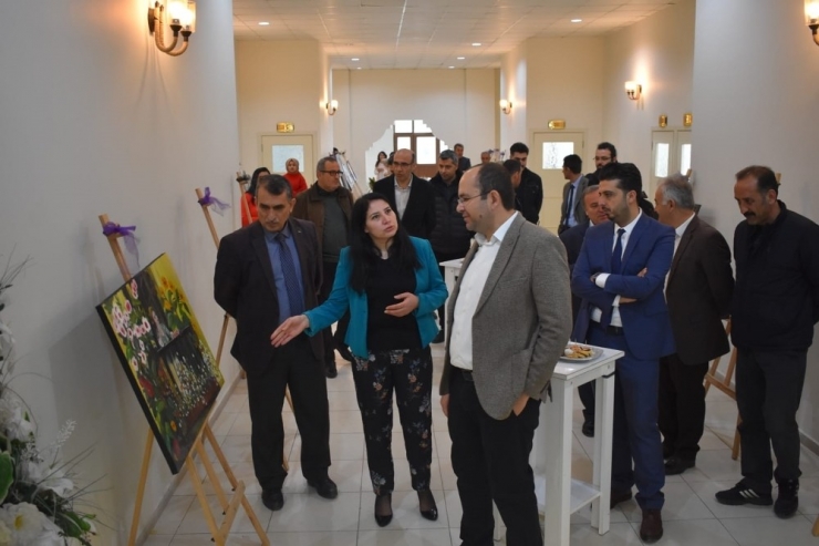 Şiddet Gören Kadınlar Anısına Resim Sergisi Açtı