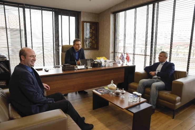 Sakaryaspor Teknik Direktörü Yıldırım Ve Futbolcular Altınküre Lisesi’nin Konuğu Oldu