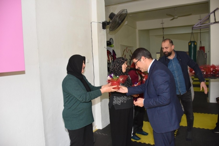 Başkan Çelik’ten Kadınlar Günü Jesti