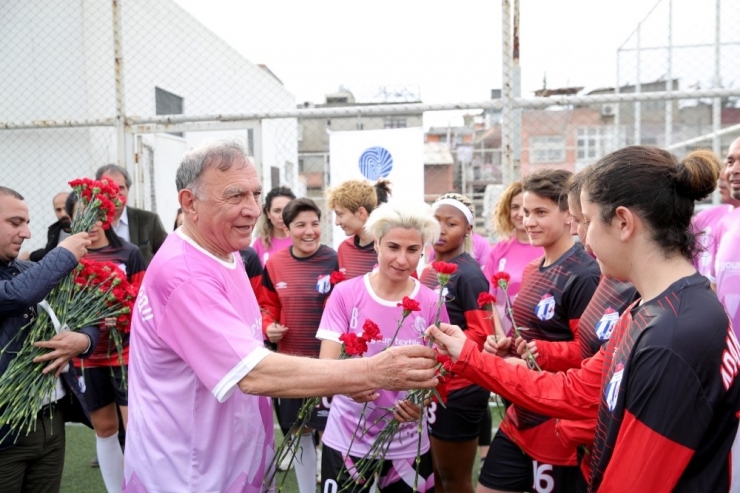 Kadın Müdürler Kadın Futbolcularla Maç Yaptı