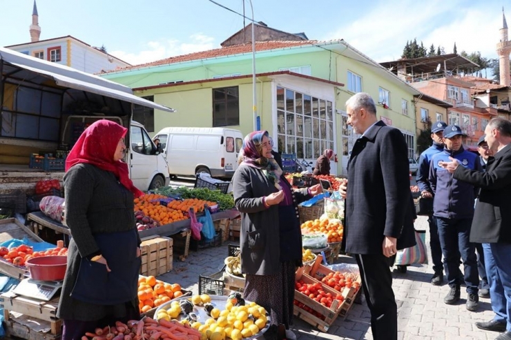 Başkan Biçer Pazar Esnafını Ziyaret Etti