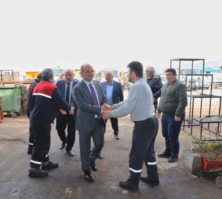 Başkan Söğüt Teknik Hizmetler Alanındaki Atölyeleri Gezdi