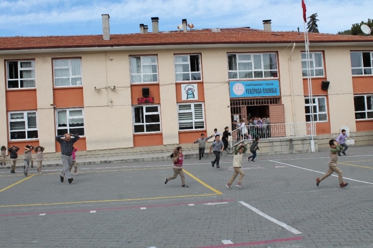 Tosya’da Deprem Tatbikatı Gerçeğini Aratmadı