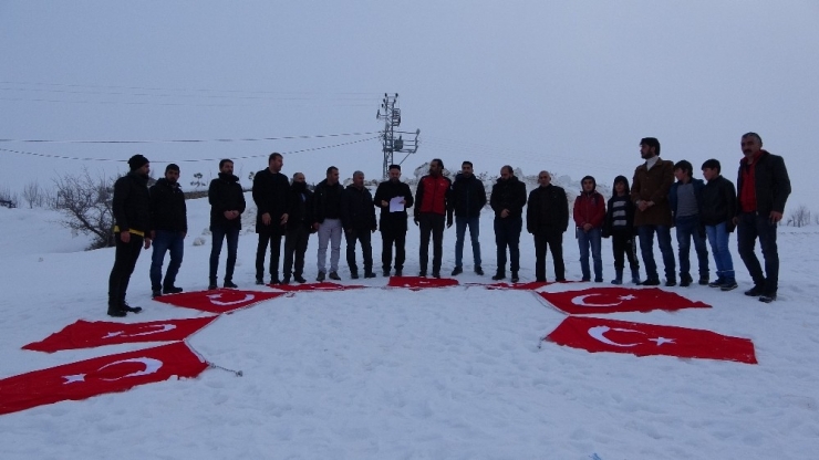 Muşlulardan Mehmetçiğe Türk Bayraklı Destek