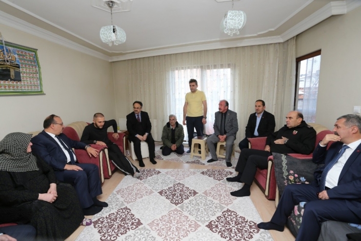 Vali Canbolat’dan İdlib Gazisine Ziyaret