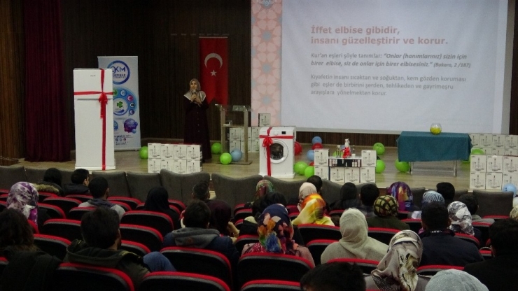 ‘Evlilik Okulu’ Finalinde Genç Çiftler Ödüllendirildi