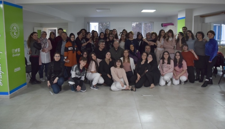 Anneler Ve Kızlarından 8 Mart Buluşması