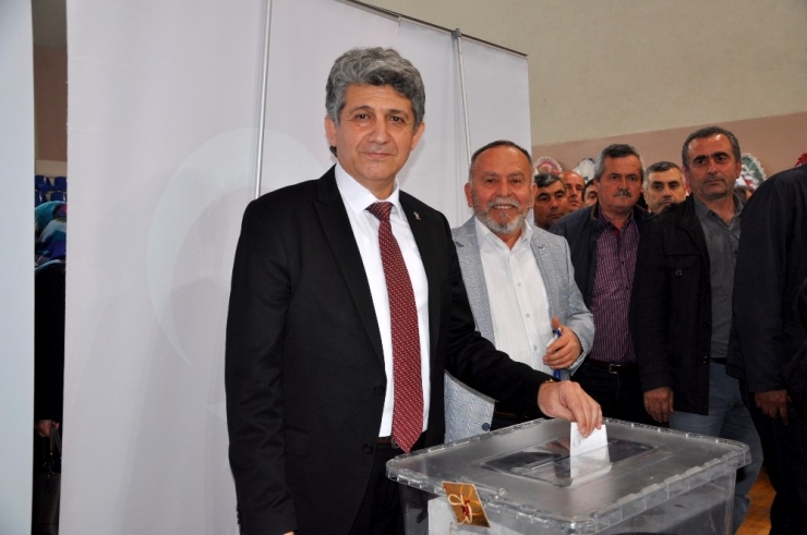 Ak Parti Karacabey İlçe Başkanı İşcan Güven Tazeledi