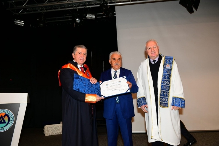 Avrasya Üniversitesi’nden Köksal Toptan’a Onursal Doktora Belgesi