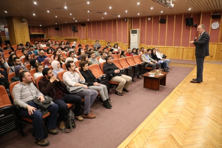 Rektör Uzun, Projeleriyle Değer Katan Öğrencilerle Buluştu