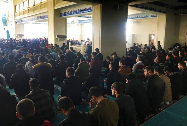 Bayburt Üniversitesi Öğrencilerinden Mevlit Programı