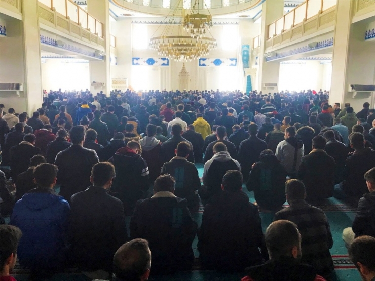 Bayburt Üniversitesi Öğrencilerinden Mevlit Programı