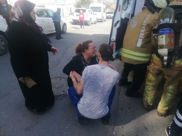 Annesi Dumanlar Arasında Kalan Kadının Feryadı: "Beni Bırakma Anne"