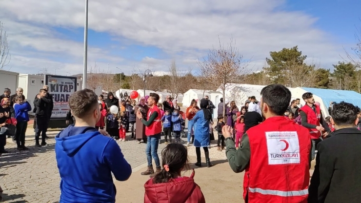 Beü Kızılay Öğrenci Topluluğu Elazığ’daki Minik Kalplere Dokundu