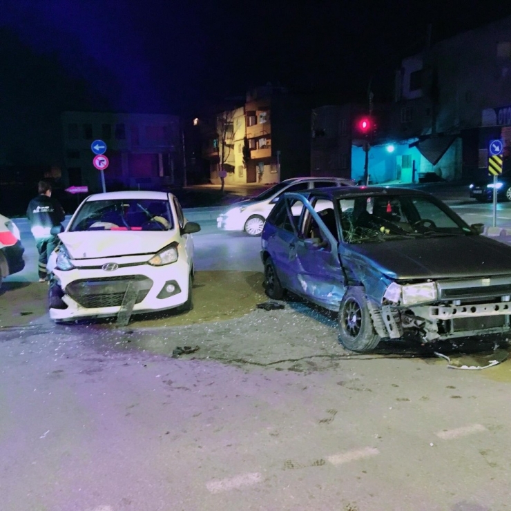 Bursa’da Trafik Kazası: 2 Yaralı