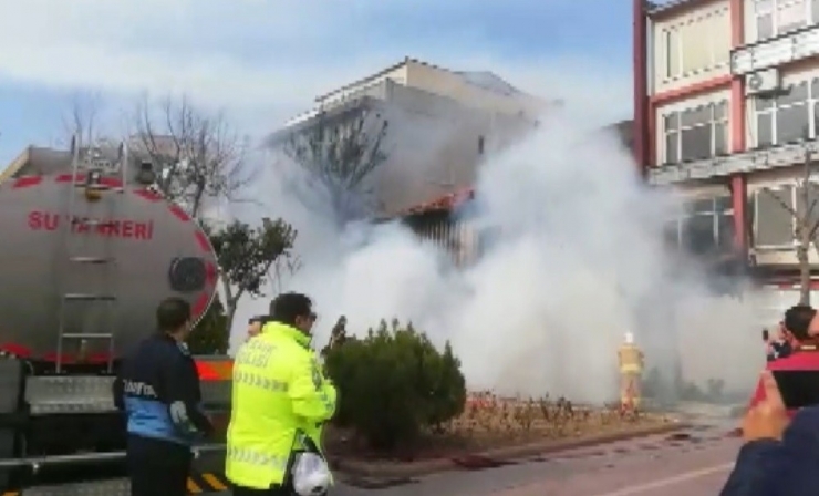 Çanakkale Şehir Merkezinde Korkutan Yangın