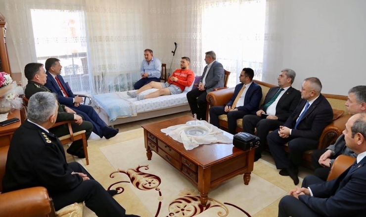 Vali Çiftçi’den İdlib Gazisine Ziyaret