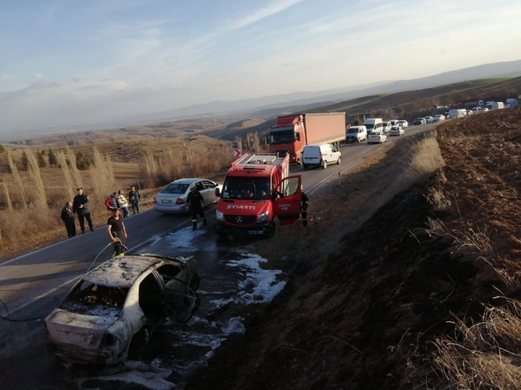 Seyir Halindeki Otomobil Yandı