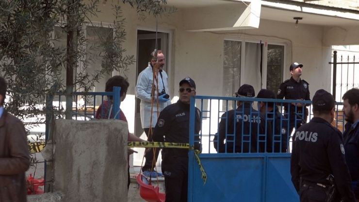 Babasının Annesini Öldürüp İntihar Ettiği Genç Kızın Feryatları Yürekleri Dağladı