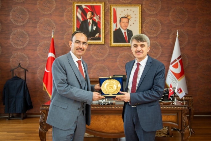 Dpü Rektörü Uysal’dan, Bşeü Rektörü Beydemir’e Tebrik Ziyareti