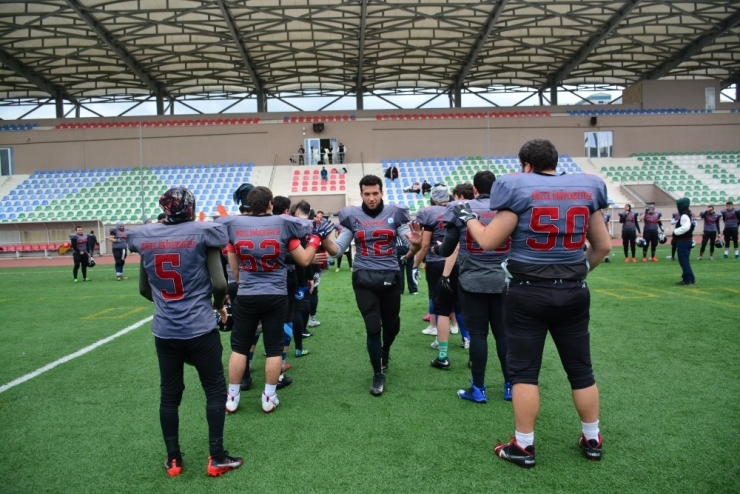 Panterler Çeyrek Finalde