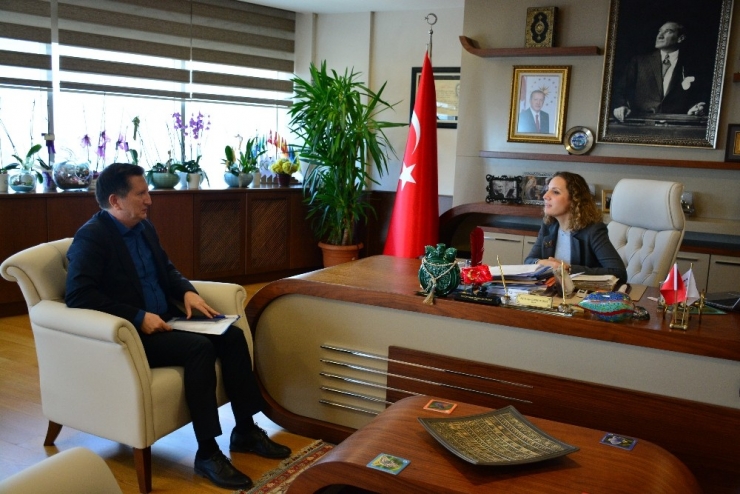 Rektör Çakar Tek Tek Dinledi