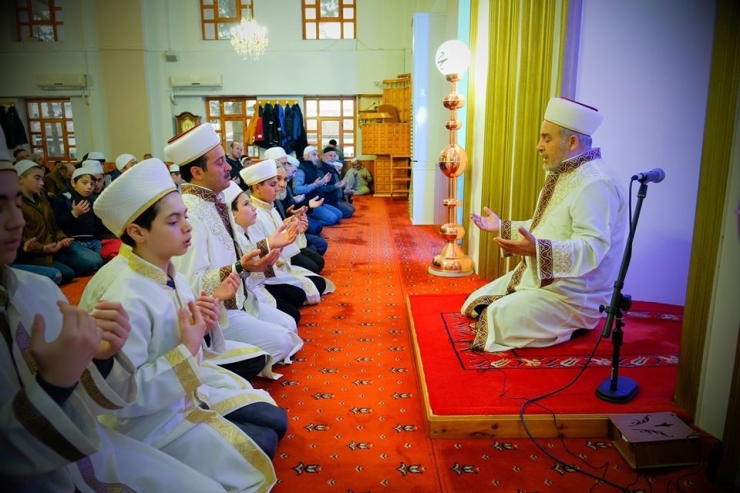 Küçük Hafızlar Şehitler İçin Dua Etti